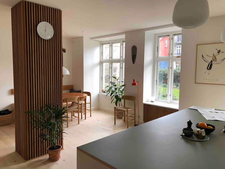 Bright, spacious w. large balcony