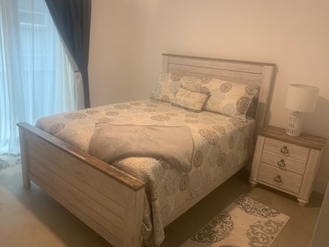 Two Bedroom Corner Unit in Downtown Bowling Green