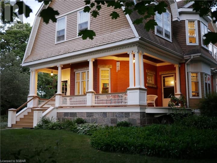4 SEASON UPDATED HISTORIC EDWARDIAN Houses for Rent in Meaford