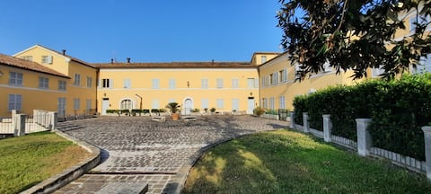 apartment in an exclusive setting in the center