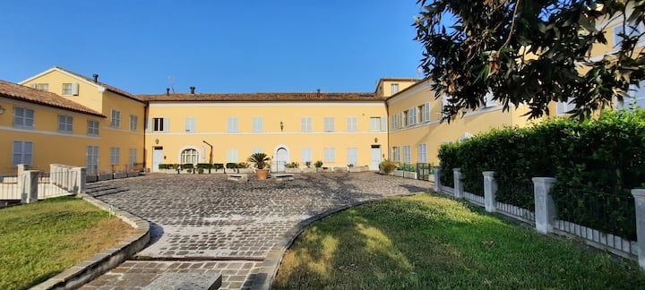 apartment in an exclusive setting in the center
