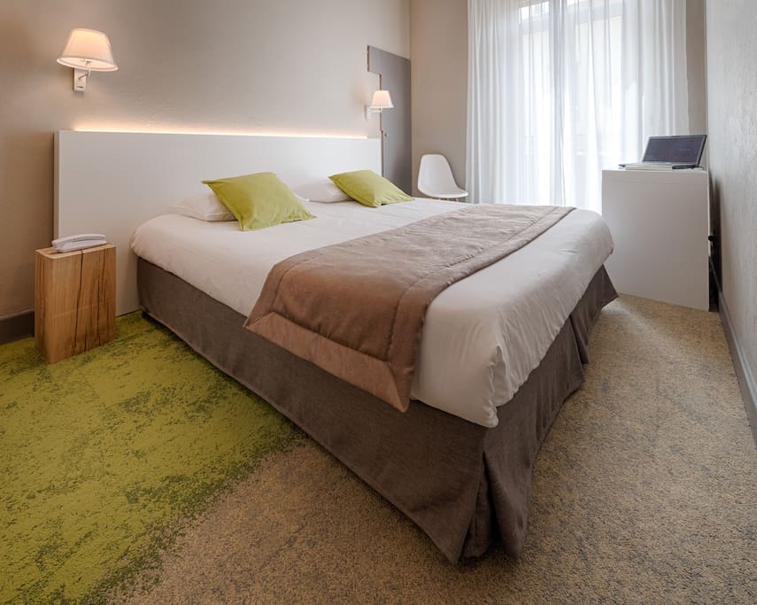 Chambre avec lit double