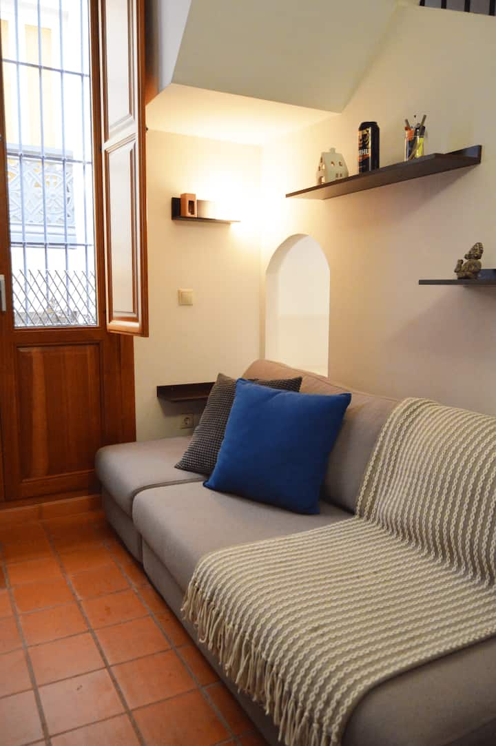 Intimate Room In Xvii Century Building. El Carmen - Valencia