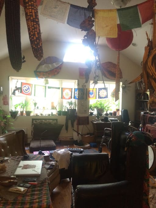 Sunny living room. Plenty of space for reading, working or playing music (got more than a few).