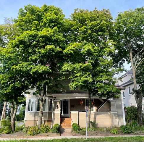 Downtown character 4 bedroom perfect location gallery image 3