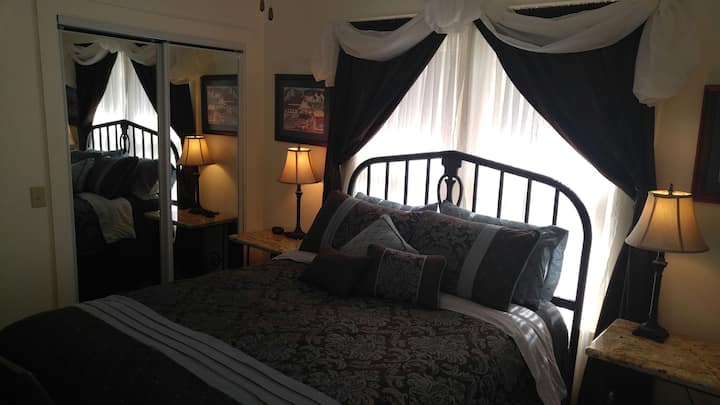 1st bed room, with queen bed! There is a door to bed room for more privacy. 