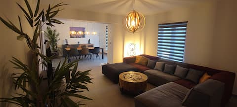5 min stopover from the airport, close to major roads