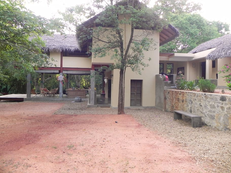 Side view & entrance