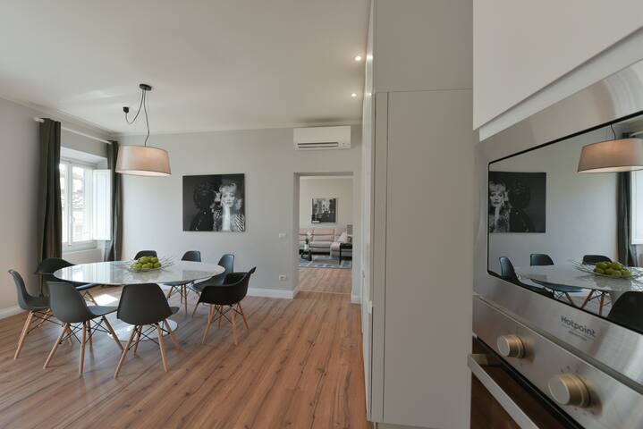 Santa Croce Deluxe – Bright and Spacious 4 Bedroom gallery image 3