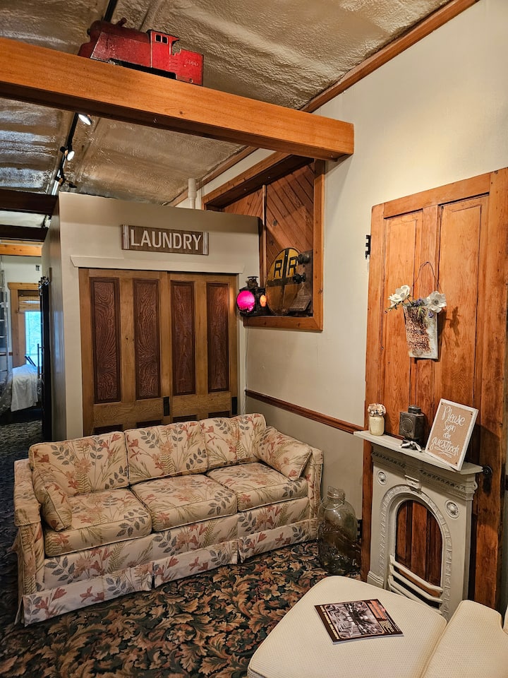 Family Fun Or Romantic Escape In A Unique Caboose! - Norway, IA