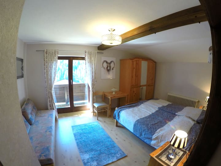 Ampliador de la habitación/Aries Room