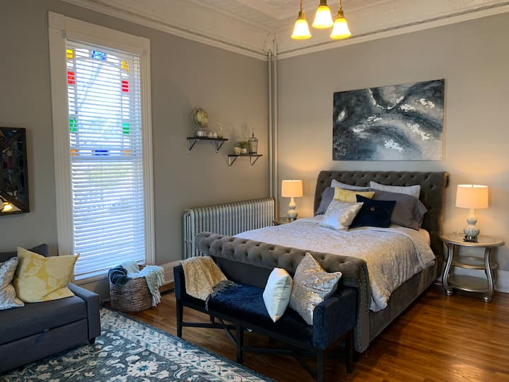 Luxurious One Bedroom Apartment in Historic Home Flats for Rent in Hopkinsville, Kentucky