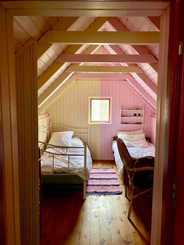 Dormitorio con dos camas de una plaza