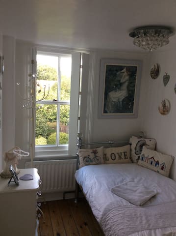 Airbnb Harlow Holiday Rentals Places To Stay