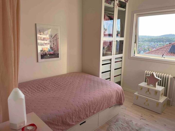 Spálňa 2 so 120 cm širokou posteľou
