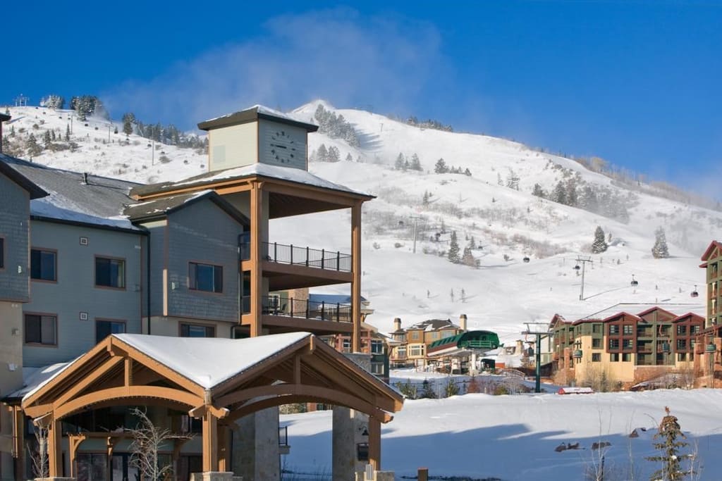 Enjoy great ski-in/ski-out access to the slopes