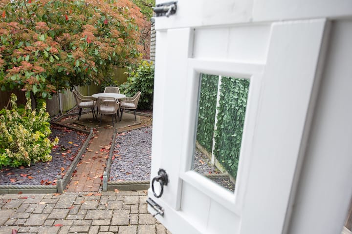 Separate dining area with period beams