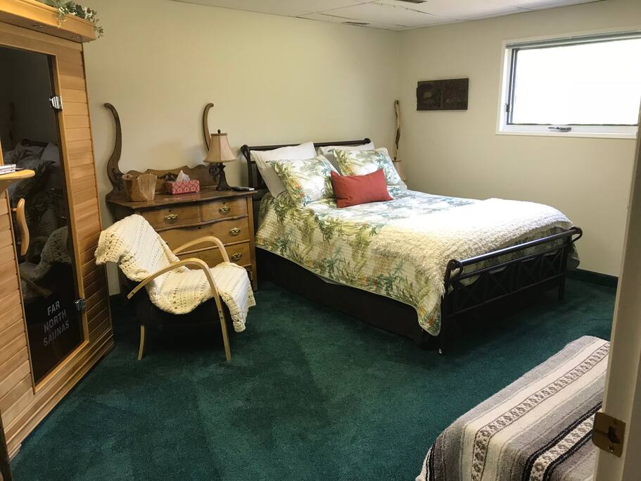 Guest room downstairs with sauna