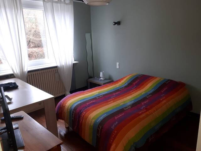 Chambre dans Maison chaleureuse