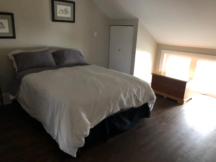 Kitanda cha malkia cha chumba cha kulala cha ghorofa ya 2 