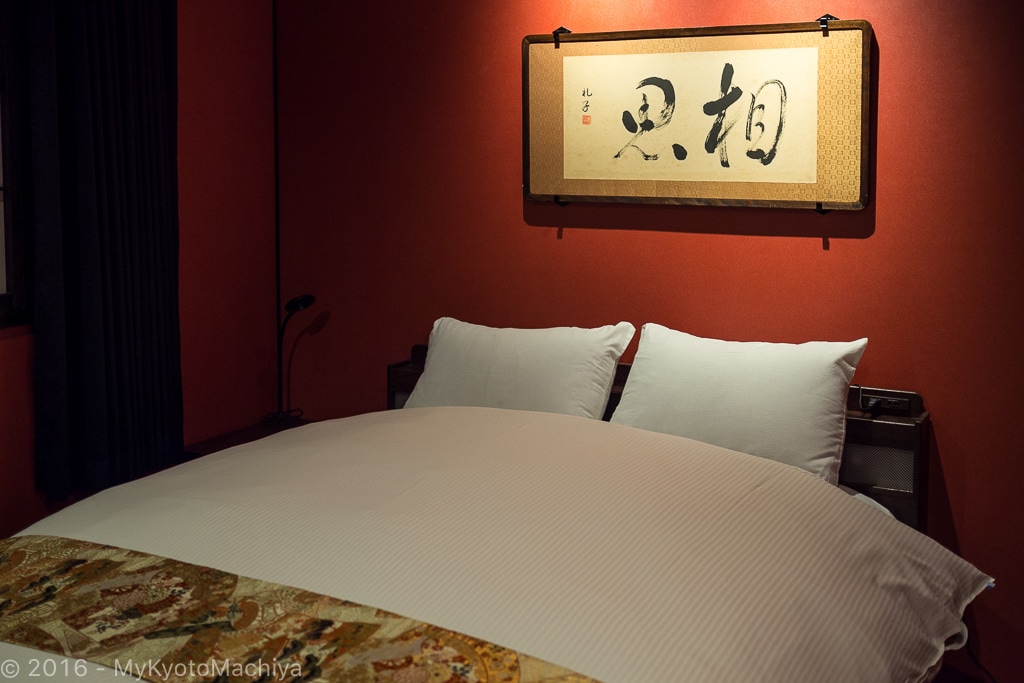 Bračni krevet u zapadnoj spavaćoj sobi