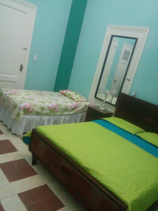 Habitación 2, espejo, decoración