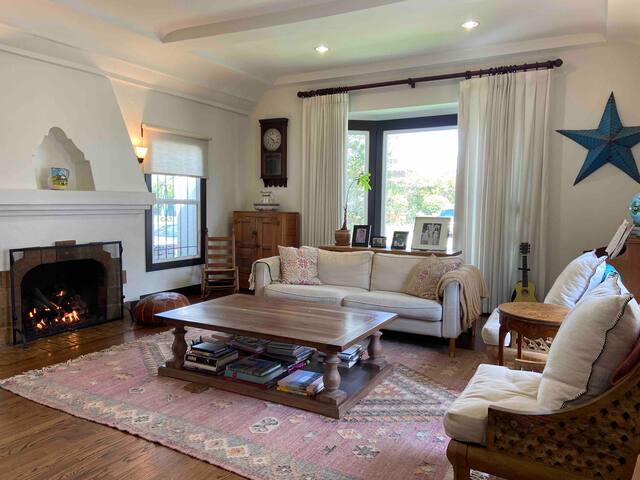 NEW! Classic L.A. Bungalow gallery image 5