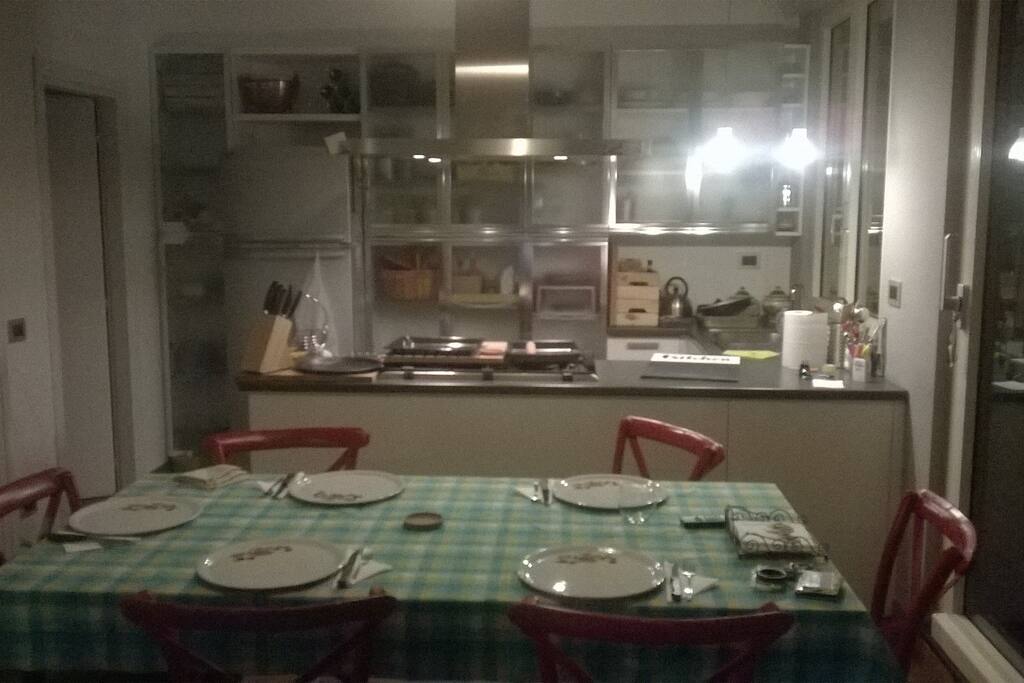 sala da pranzo la sera