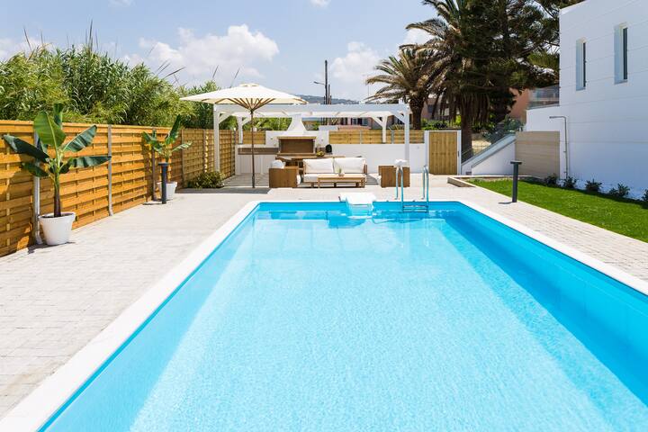 Mavi Beachfront Villa – Star Of The Sea! gallery image 4