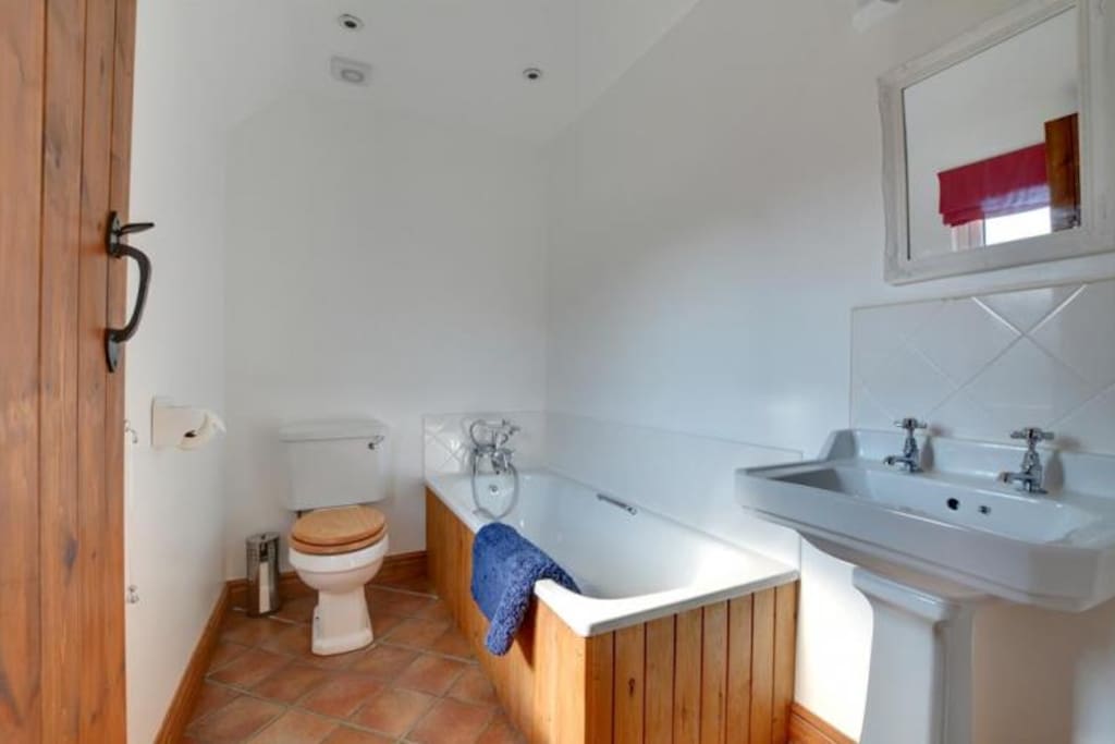Family bathroom on the first floor