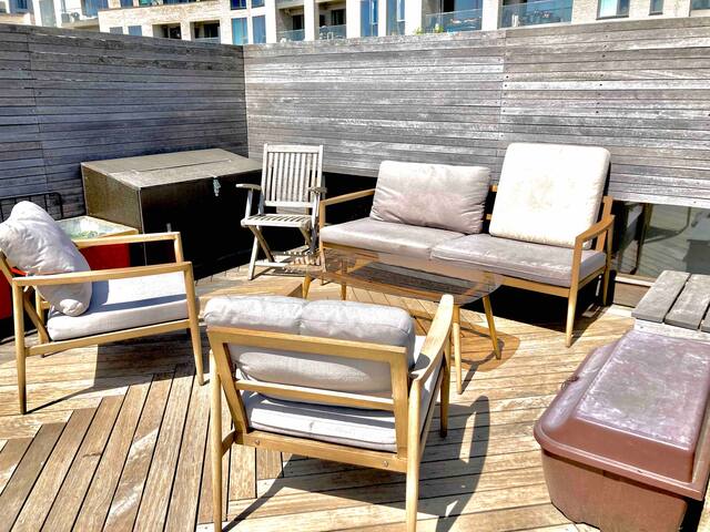 Unique houseboat with a view gallery image 4