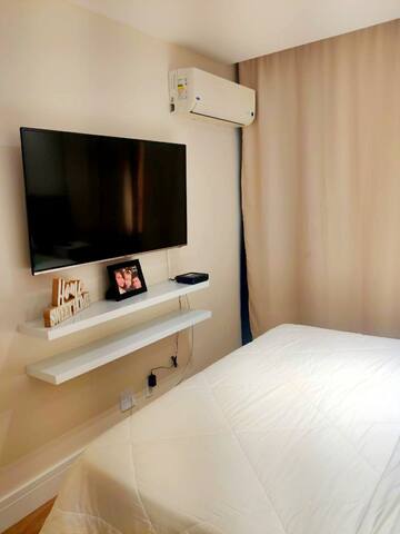 ⭐AP BARRA 2 SUÍTES 10 MIN PRAIA + ESTACIONAMENTO gallery image 2