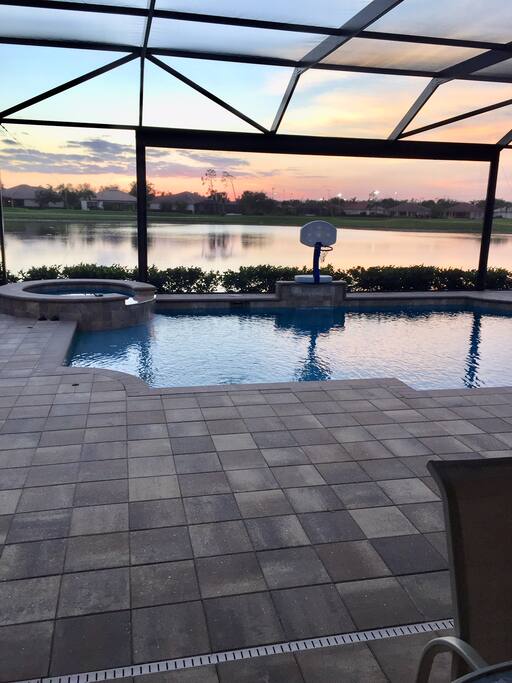 Beautiful sunsets on lanai