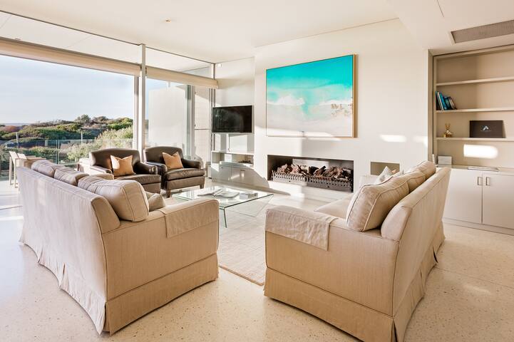 Luxury 4 Bedroom Beach House @ Smiths Beach Resort gallery image 4