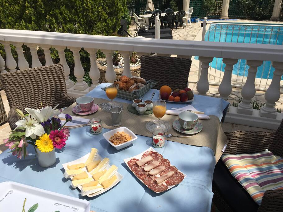 PETIT DEJEUNER COMPRIS