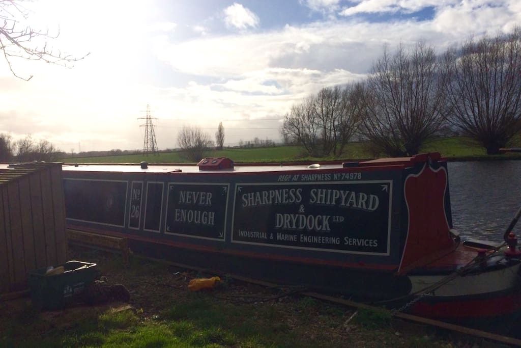 Come for a unique experience aboard our beautifully furnished 71 ft. 1988 Les Allen Narrowboat! This is the local scenery.