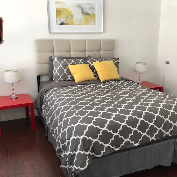 1st bedroom with comfortable queen size mattress and 300 count cotton sheets .