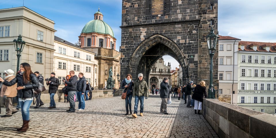 4 Bedrooms Comfortable Apartment in the Center