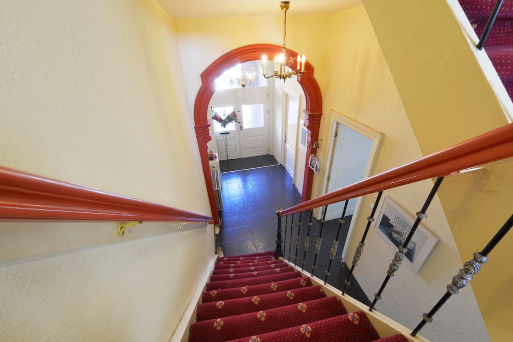 View from 1st. floor to the entrance hall.