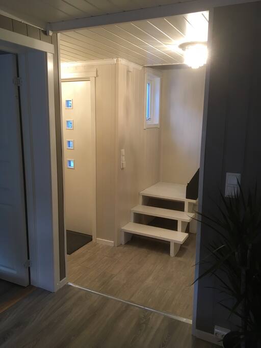Frå stova ut til gangen