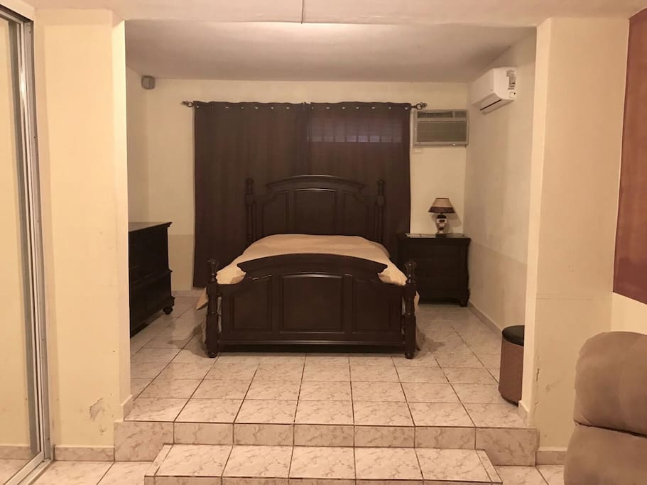 MASTER ROOM