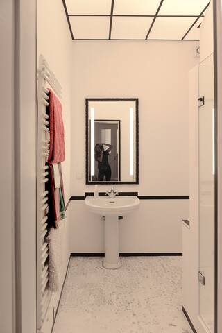 delightful sunbathed city-apartment gallery image 5