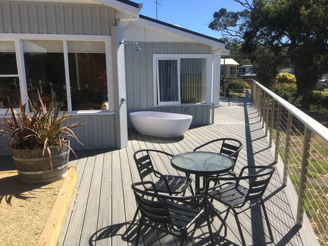 Spring Beach Holiday House gallery image 5