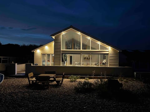 Mulberry View: Superb beachfront property sleeps 8