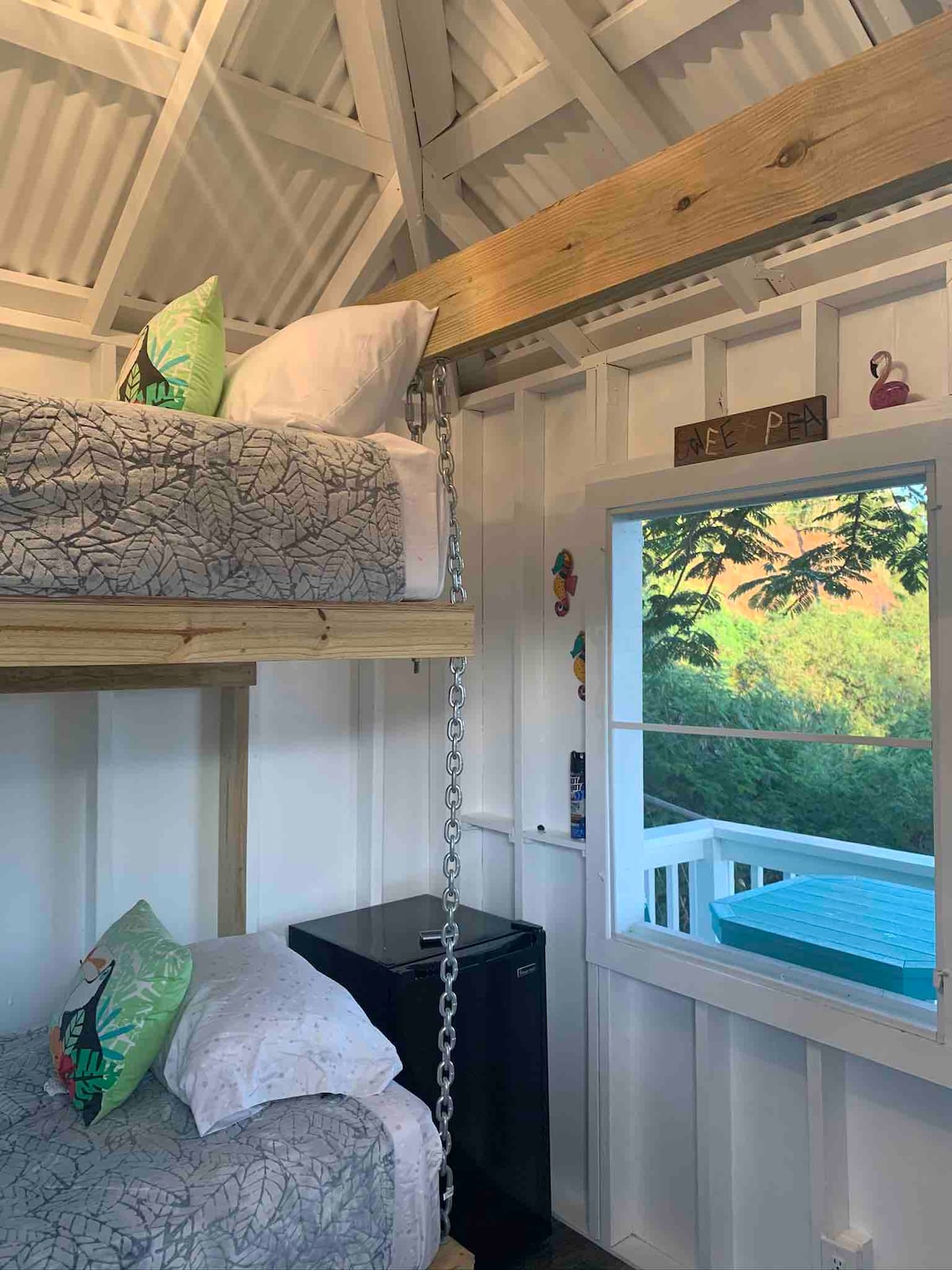 Прекрасна мала куќа на спрат совршена за деца на секоја возраст