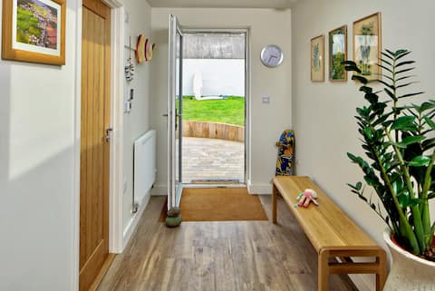 Popular Airbnb listing: Cornish coastal cottage - sea view & walk to beach in Padstow