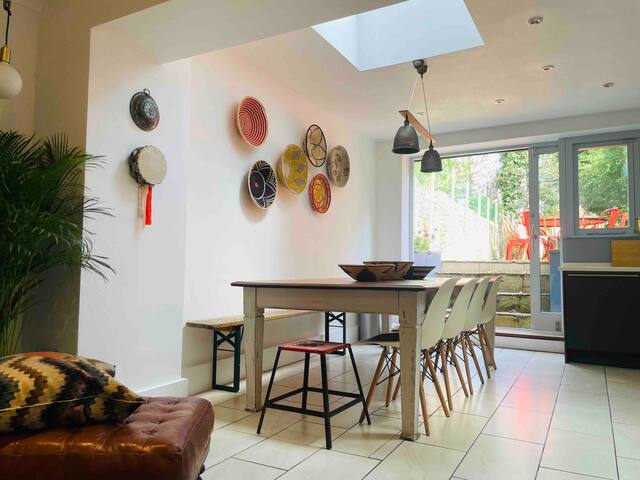 Charming Victorian house, sleeps 12 gallery image 4