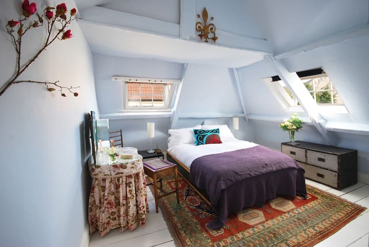 Dhomë gjumi dyshe në katin e sipërm