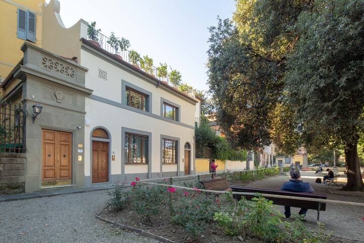 Villoresi Mansion Apt. 2 gallery image 5