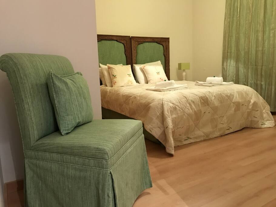 2-BEDROOM APARTMENT WITH ROOFTOP POOL TERRACE, MARINA VILLAGE, OLHÃO